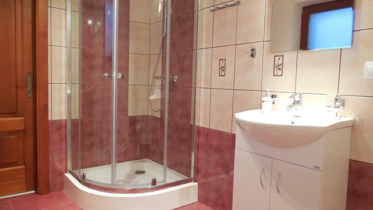 Privat Pod Kostolom - Ubytovanie Valča Buitenkant foto