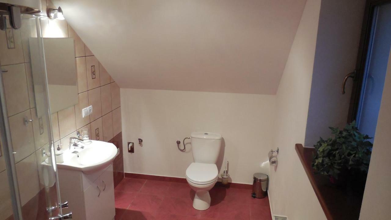 Privat Pod Kostolom - Ubytovanie Valča Buitenkant foto
